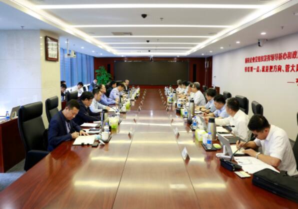 錢智民會(huì)見鞍鋼集團(tuán)董事長(zhǎng)、黨委書記譚成旭