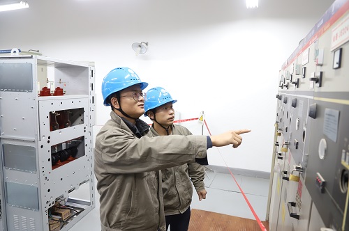 國網(wǎng)寧波市鄞州區(qū)供電公司：服務校園不停電，周末施工不停歇