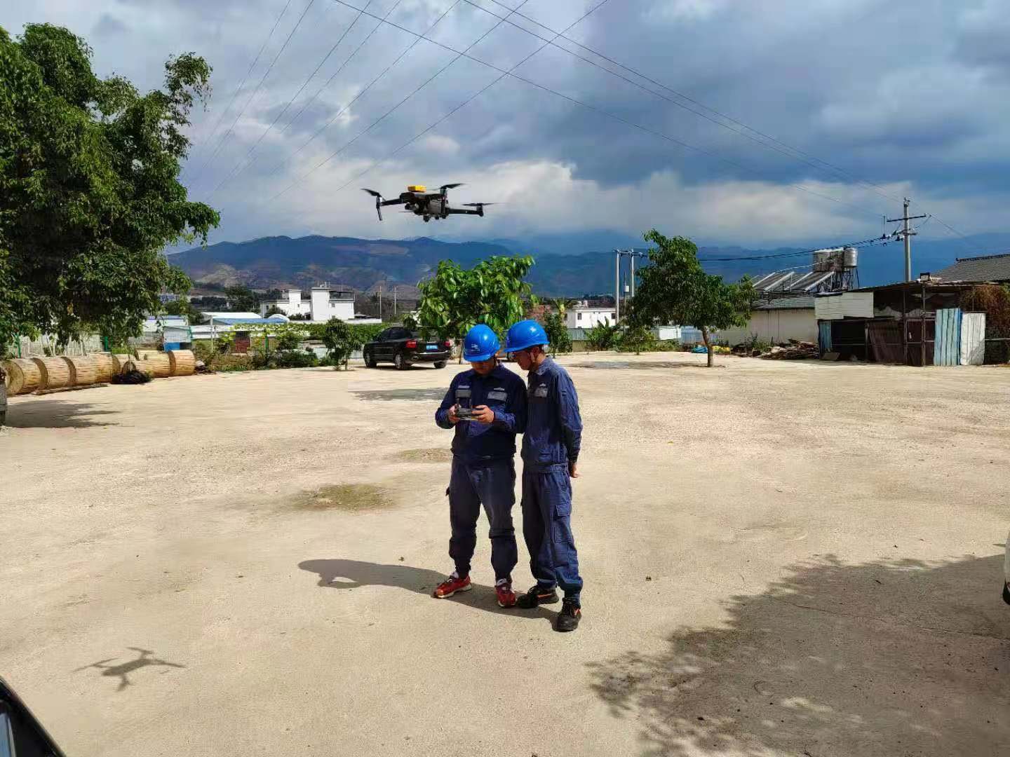 臨滄云縣供電局為建黨百年?！半姟弊o(hù)航