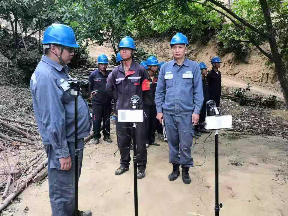 臨滄云縣供電局配電管理三所開(kāi)展隱患整改，切實(shí)保障用戶用電安全