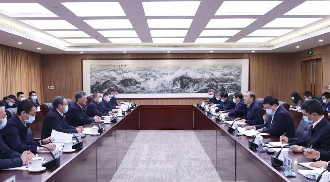 辛保安、張智剛與新疆維吾爾自治區(qū)、新疆生產(chǎn)建設(shè)兵團(tuán)領(lǐng)導(dǎo)會談