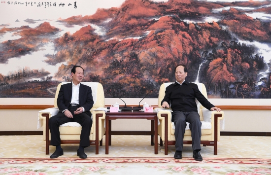 丁焰章拜會內(nèi)蒙古自治區(qū)黨委書記、人大常委會主任石泰峰