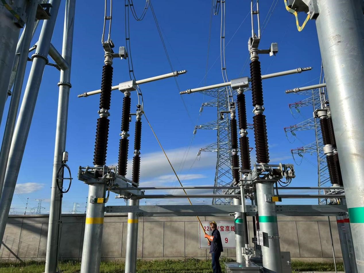 錫林郭勒超高壓供電公司圓滿完成塔寶I、II線間隔啟動工作