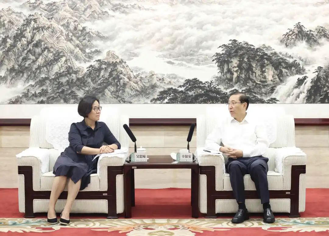 國家電網(wǎng)董事長、黨組書記辛保安與江西省委副書記、贛州市委書記吳忠瓊會談