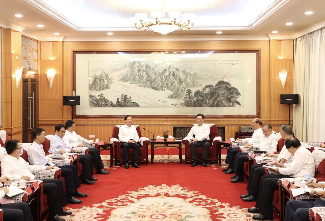 國家電網(wǎng)董事長、黨組書記辛保安與青海省委書記信長星、省長吳曉軍會(huì)談