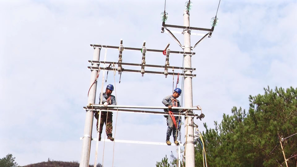 廣東南雄供電局加快推進農村電網(wǎng)升級改造 讓群眾用上放心電