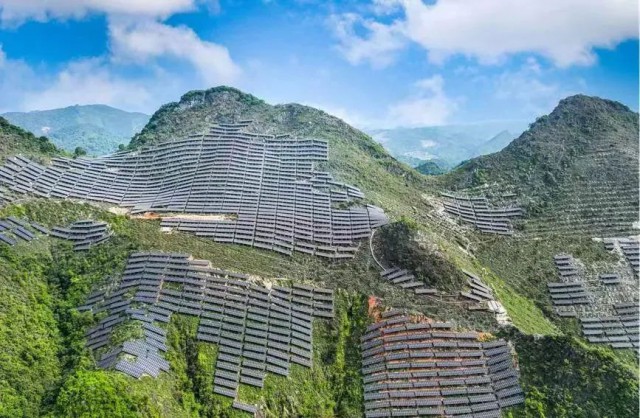 全國首例！吉電股份“大容量、高坡度”集中式山地光伏項目并網