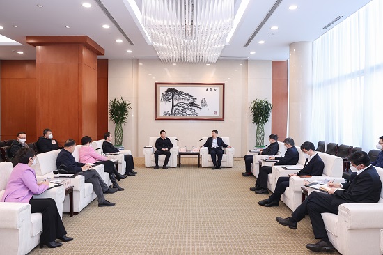 溫樞剛鄧建玲會見鄂爾多斯市委書記李理、市長杜匯良