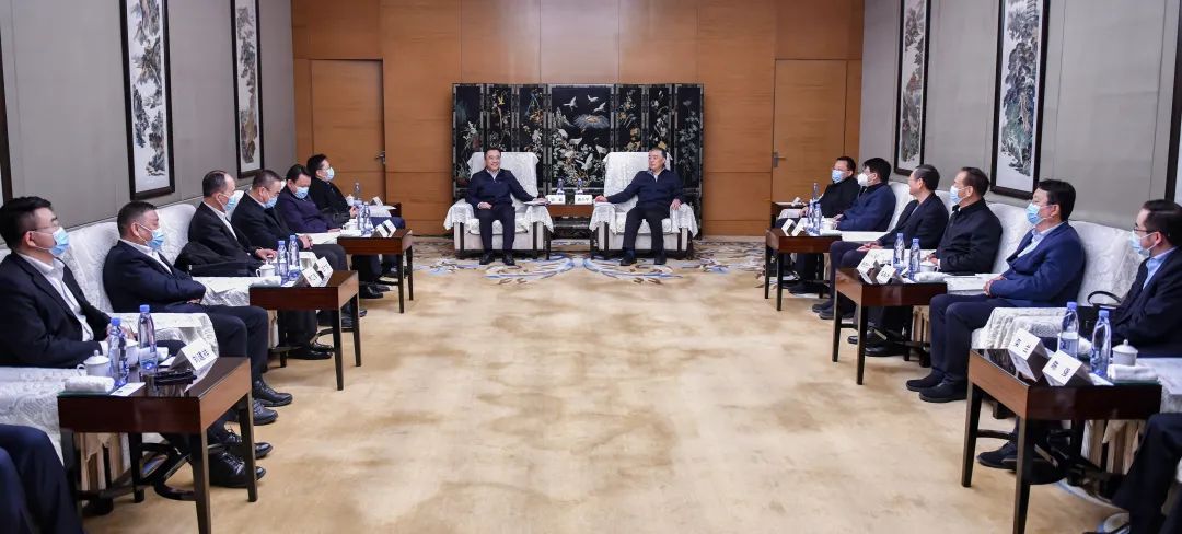 大唐集團黨組書記、董事長鄒磊與陜投集團董事長袁小寧、總經(jīng)理趙軍會談