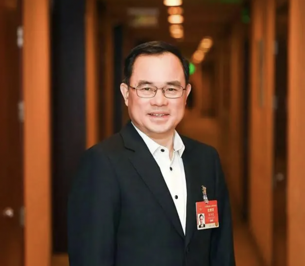 【兩會(huì)好聲音】全國人大代表朱華榮：建議主流燃油車消費(fèi)稅改革、保障新能源汽車健康協(xié)同發(fā)展