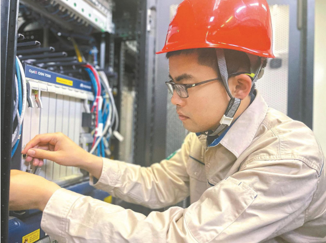 肖云杰： 刻苦鉆研，他成了電力通信骨干