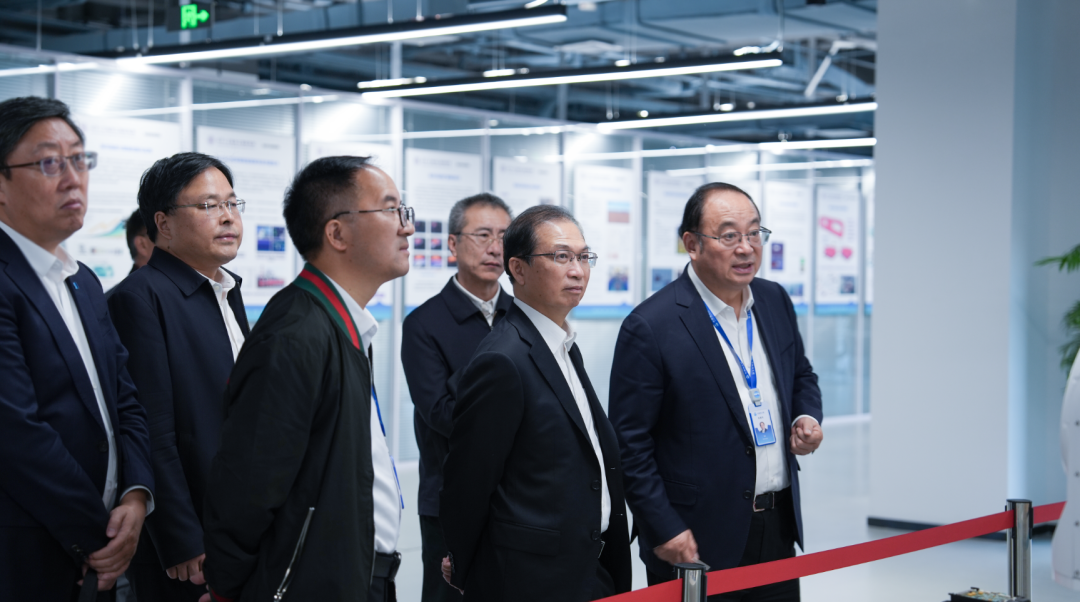江毅與中國工程院院士、清華大學(xué)海洋工程研究院院長、海工院院長張建民交流座談