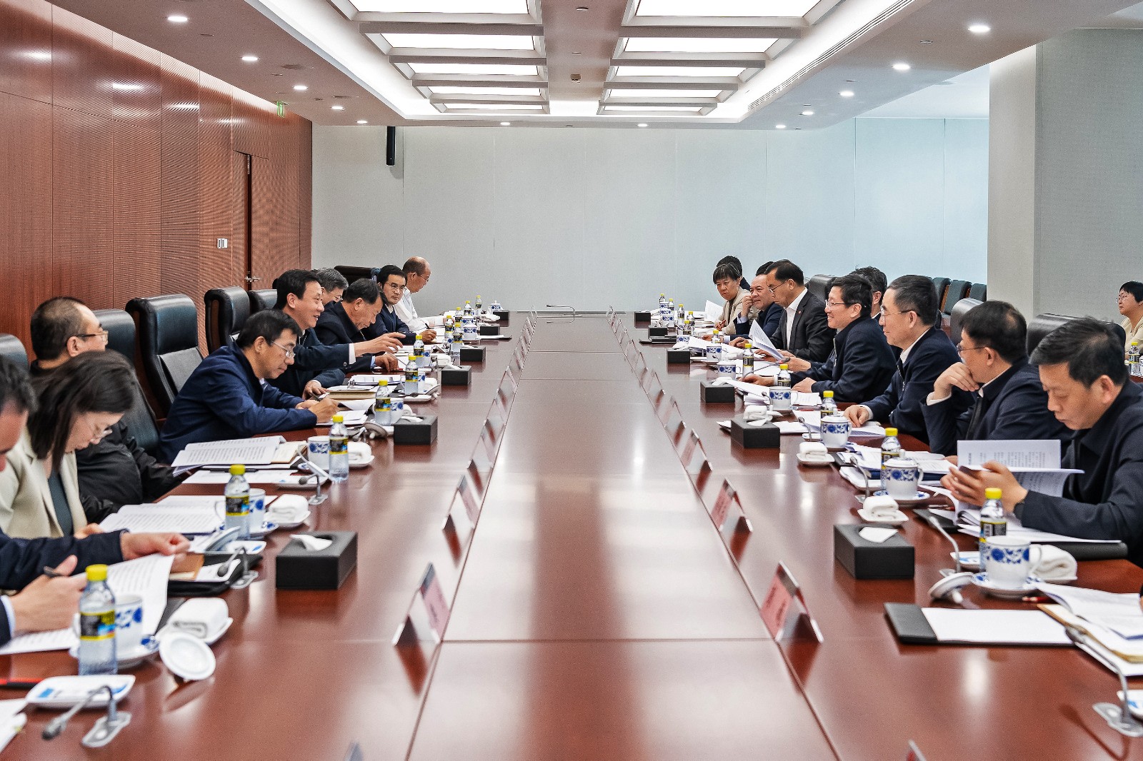 國家能源局黨組成員、副局長任京東一行到國家能源集團(tuán)調(diào)研