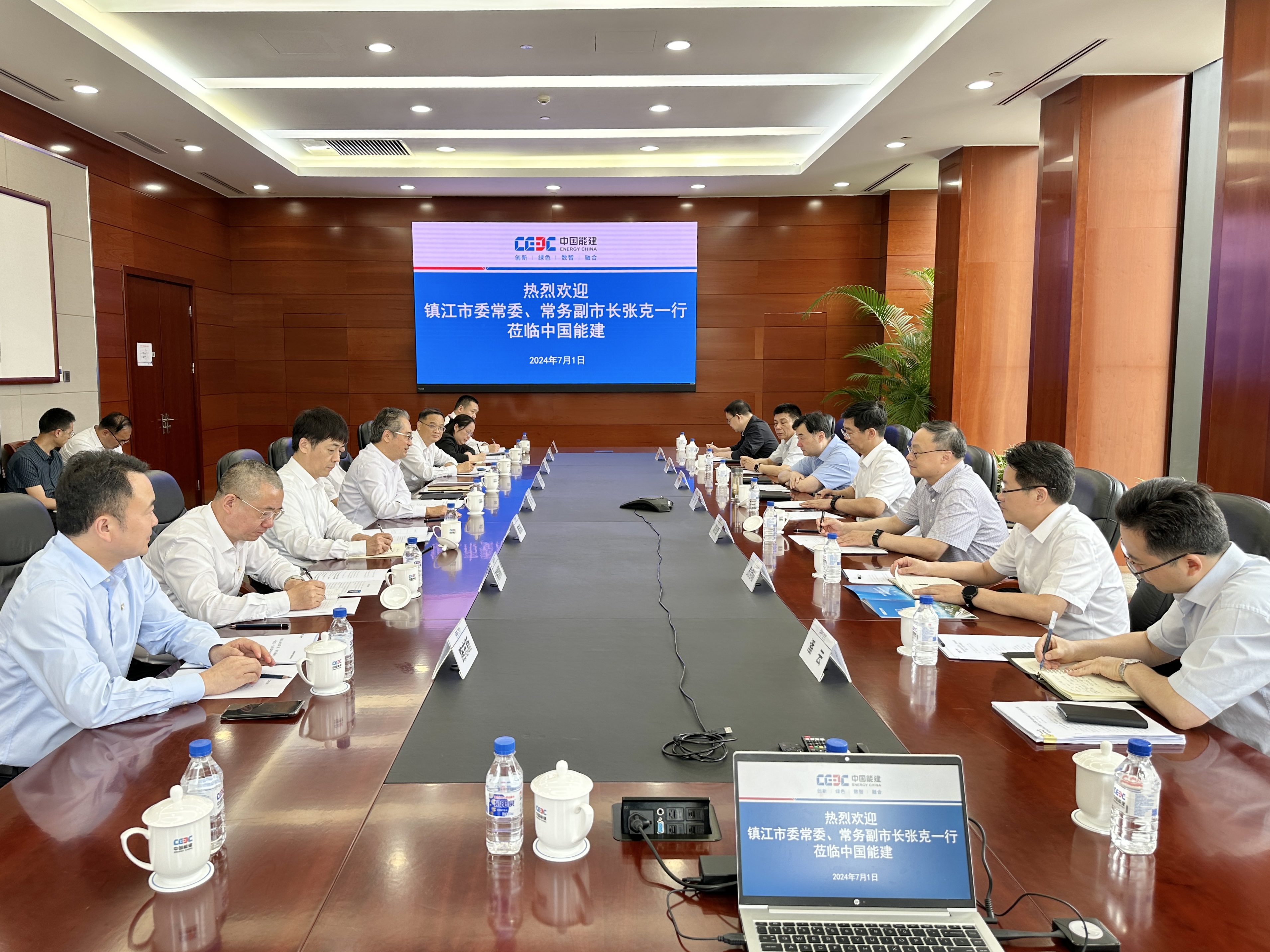吳云與江蘇省鎮(zhèn)江市委常委、常務(wù)副市長(zhǎng)張克會(huì)