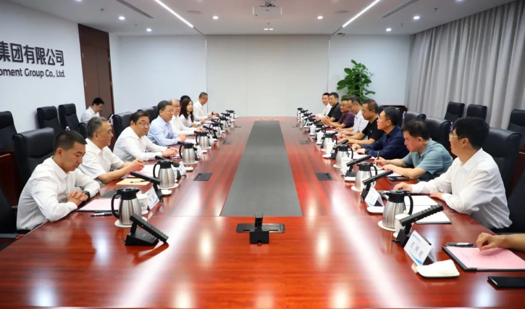 中國電氣裝備黨委書記、董事長李洪鳳會見陜西省人大常委會副主任、寶雞市委書記楊廣亭