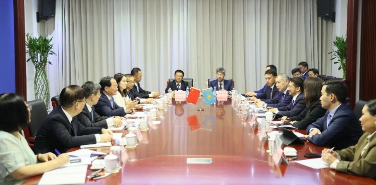 金壯龍會見哈薩克斯坦數字發(fā)展、創(chuàng)新和航空航天工業(yè)部部長扎斯蘭·馬季耶夫