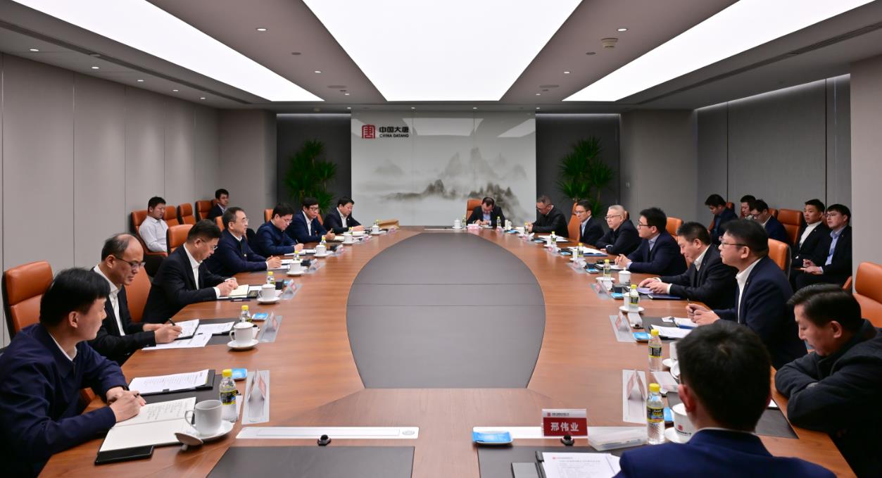 大唐集團黨組書記、董事長鄒磊與上海電氣黨委書記、董事長吳磊會談