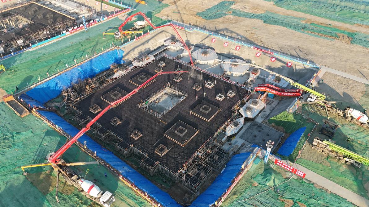 中能建建筑集團(tuán)洛河百萬(wàn)項(xiàng)目7號(hào)鍋爐、煙囪基礎(chǔ)混凝土澆筑完成