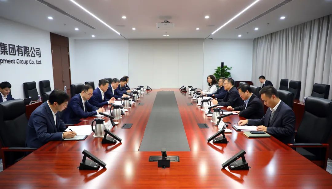 中國(guó)電氣裝備董事長(zhǎng)李洪鳳、總經(jīng)理周群會(huì)見(jiàn)佛山市委書記唐屹峰